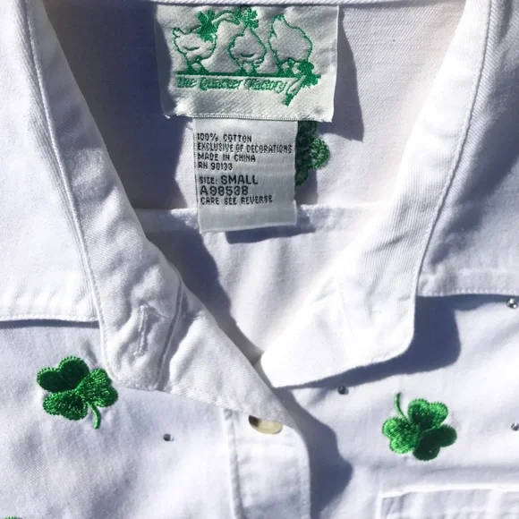 VTG Quacker Factory Clover & Button Covers Shirt SZ SMALL St.Patrick’s Day Irish - Picture 3 of 7